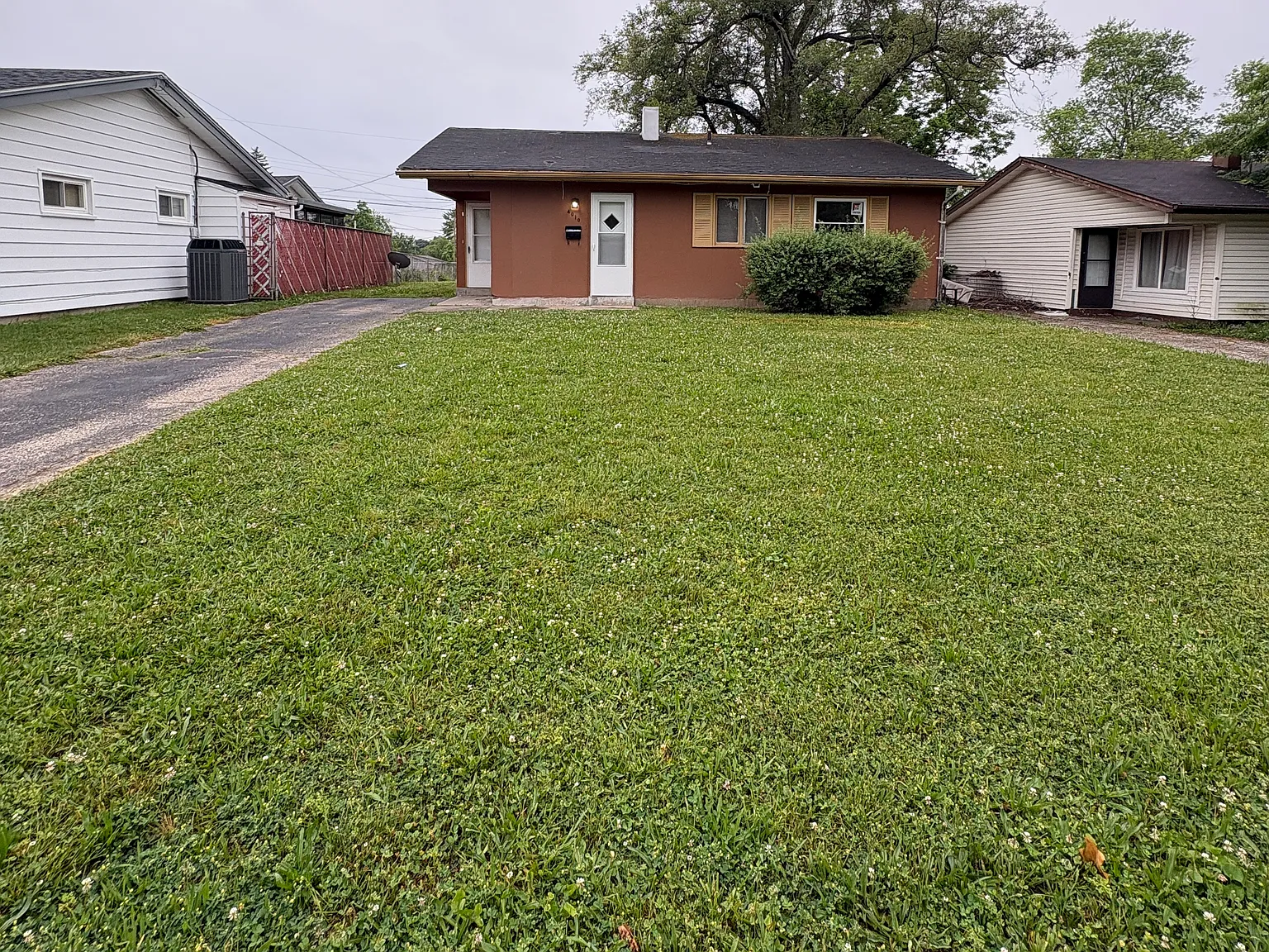 3 bed, 979 sqft, $1,095 — Photo 1