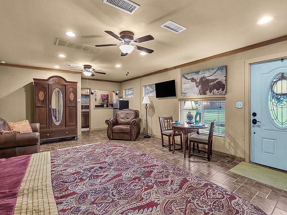 5th image of 321 W Rentz St