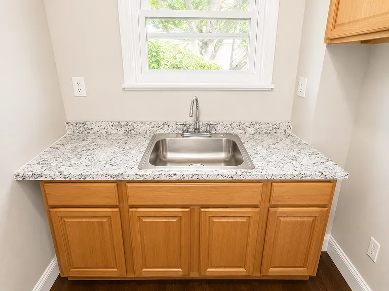 15-19 Isabella Ave #2F — Photo 2