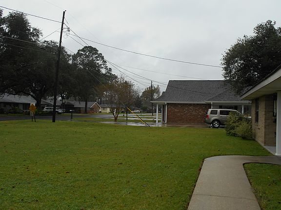 2nd image of 108 Camellia Dr