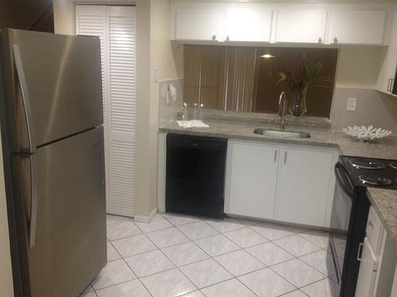 3rd image of 10012 NW 41st St