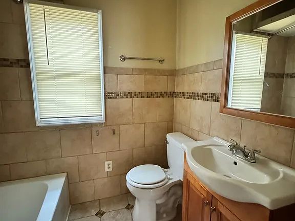 3rd image of 626 W Micheltorena St #626