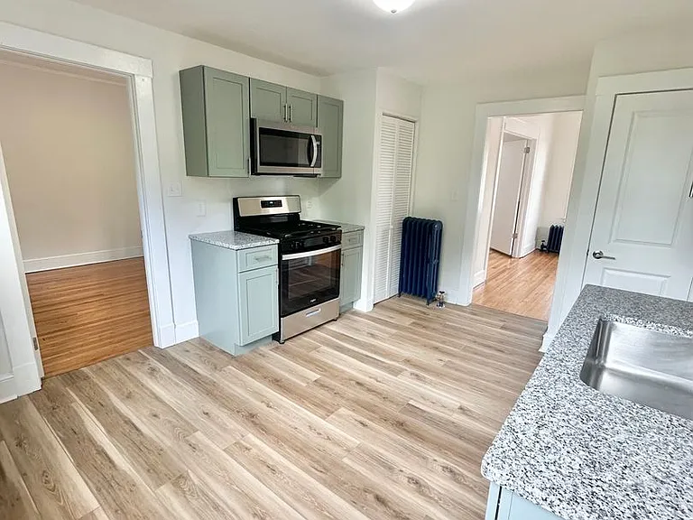 90 Monroe St — Photo 1