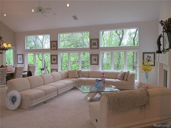 5th image of 38238 Connaught Dr