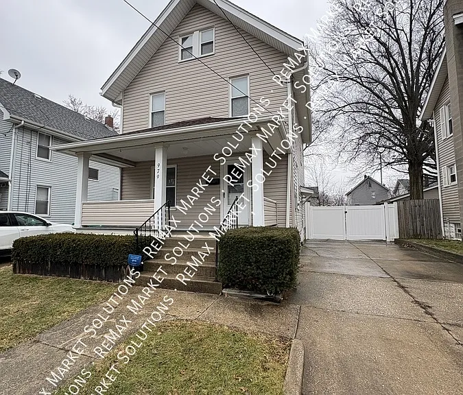 979 Neptune Ave — Photo 1