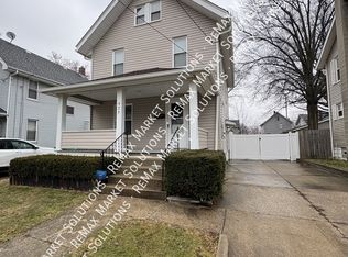 979 Neptune Ave, Akron, OH 44301
