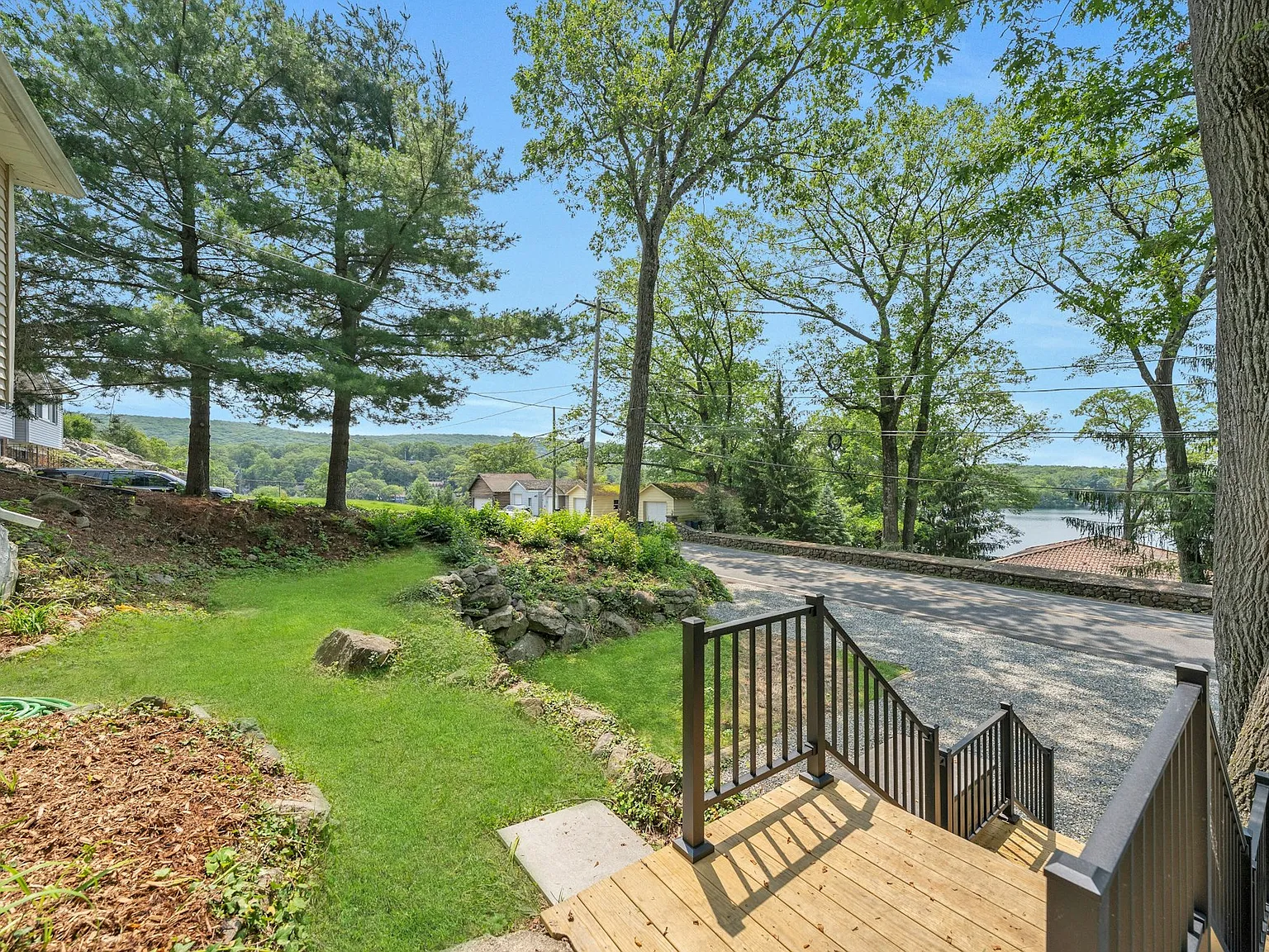 2 bed, 750 sqft, $3,000 — Photo 2