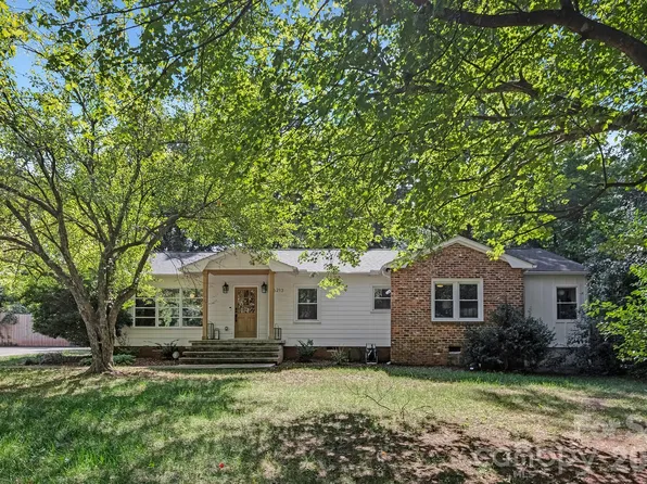 6213 Sharon Rd, Charlotte, NC 28210