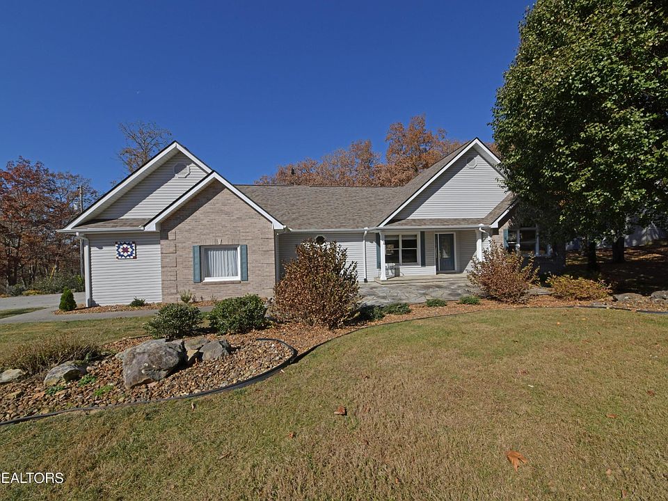 1st image of 10-12 Greenwood Cir