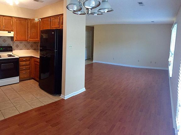 5th image of 1404 Willow Crossing Dr