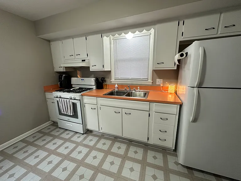 1812 Avenue C — Photo 8
