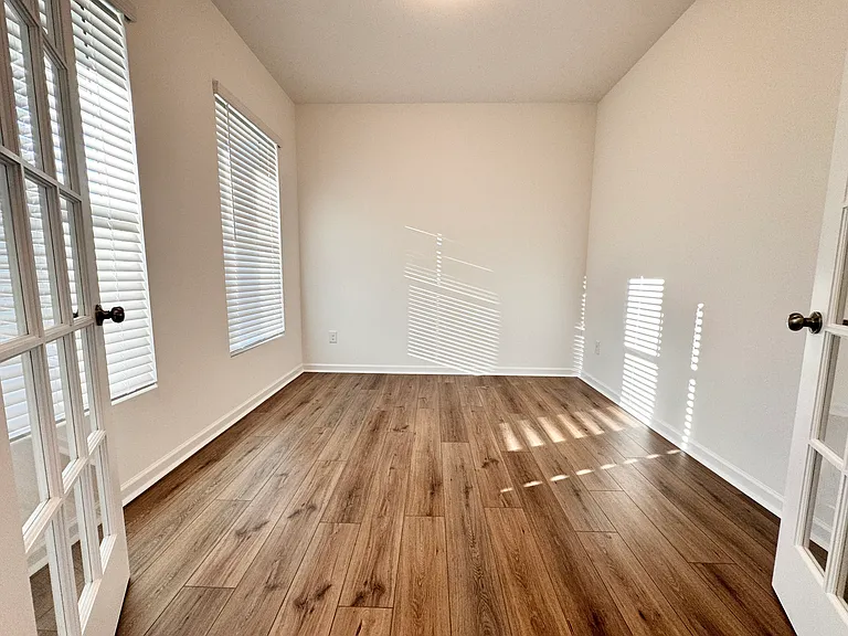 699 Kitfox Dr NW — Photo 3