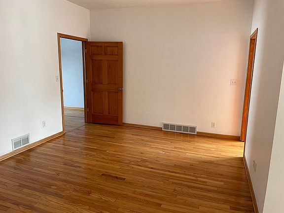 3rd image of 1924 E State St #1