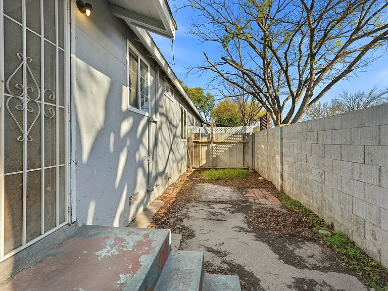 1008 Gemini Ct #2 — Photo 37