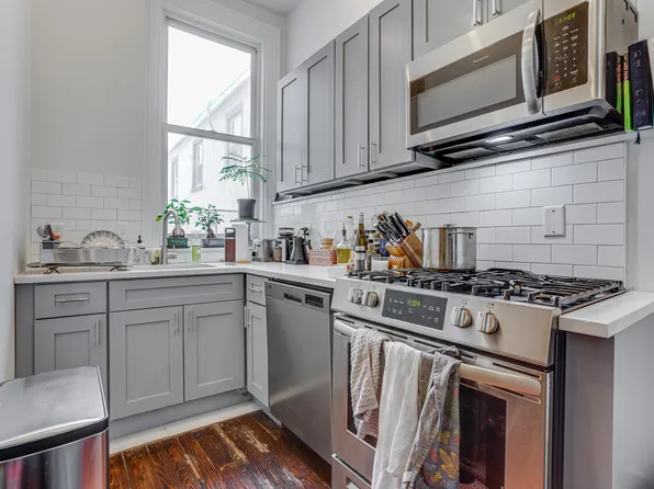 752 S 10th St, Philadelphia, PA