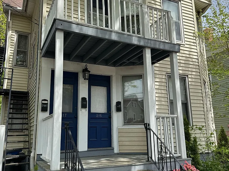 215 Willow St #1 — Photo 1