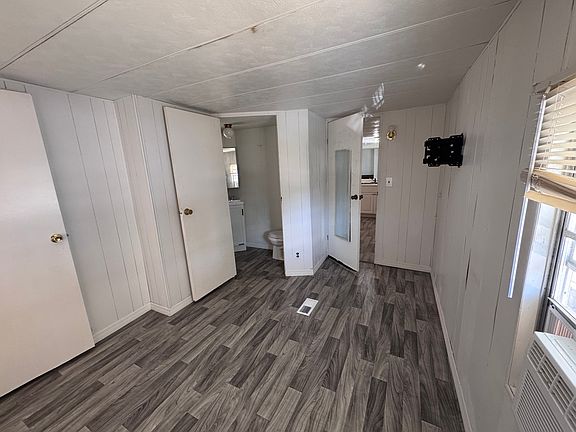 4th image of 723 Driftwood Ln