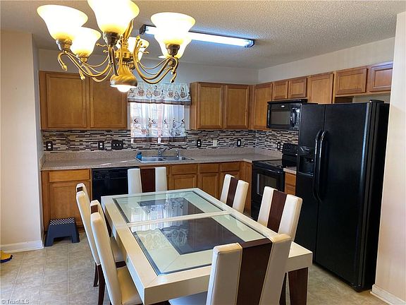5th image of 3011 Desmond Woods Dr