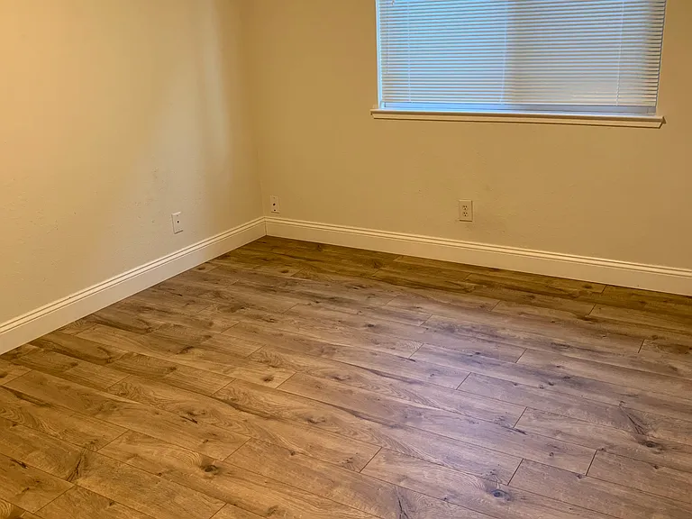 8120 Pine Oaks Ct — Photo 2