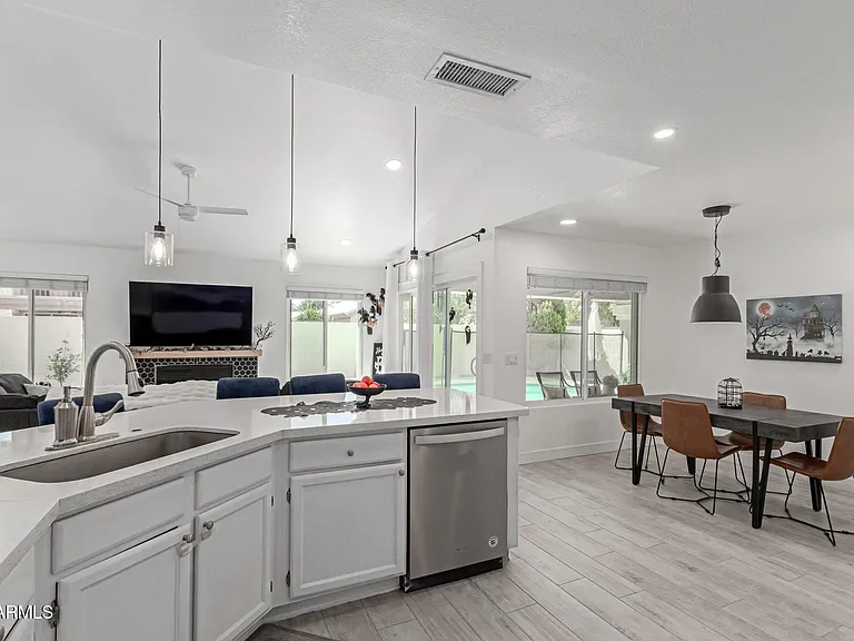1551 W Ironwood Dr — Photo 15
