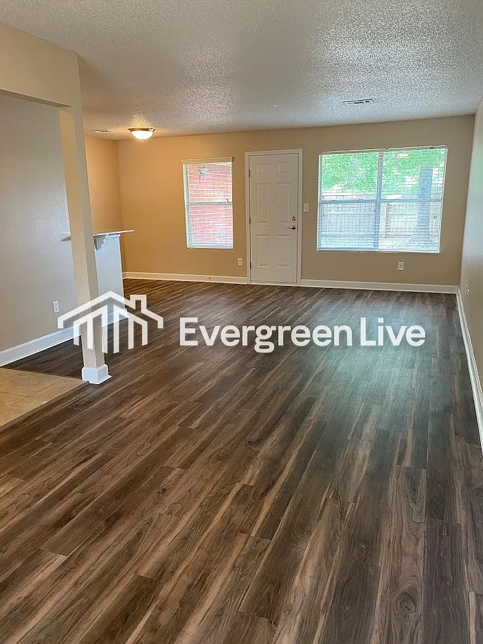 2 bed, 1.0 bath, 1476 sqft, $1,395 — Photo 3