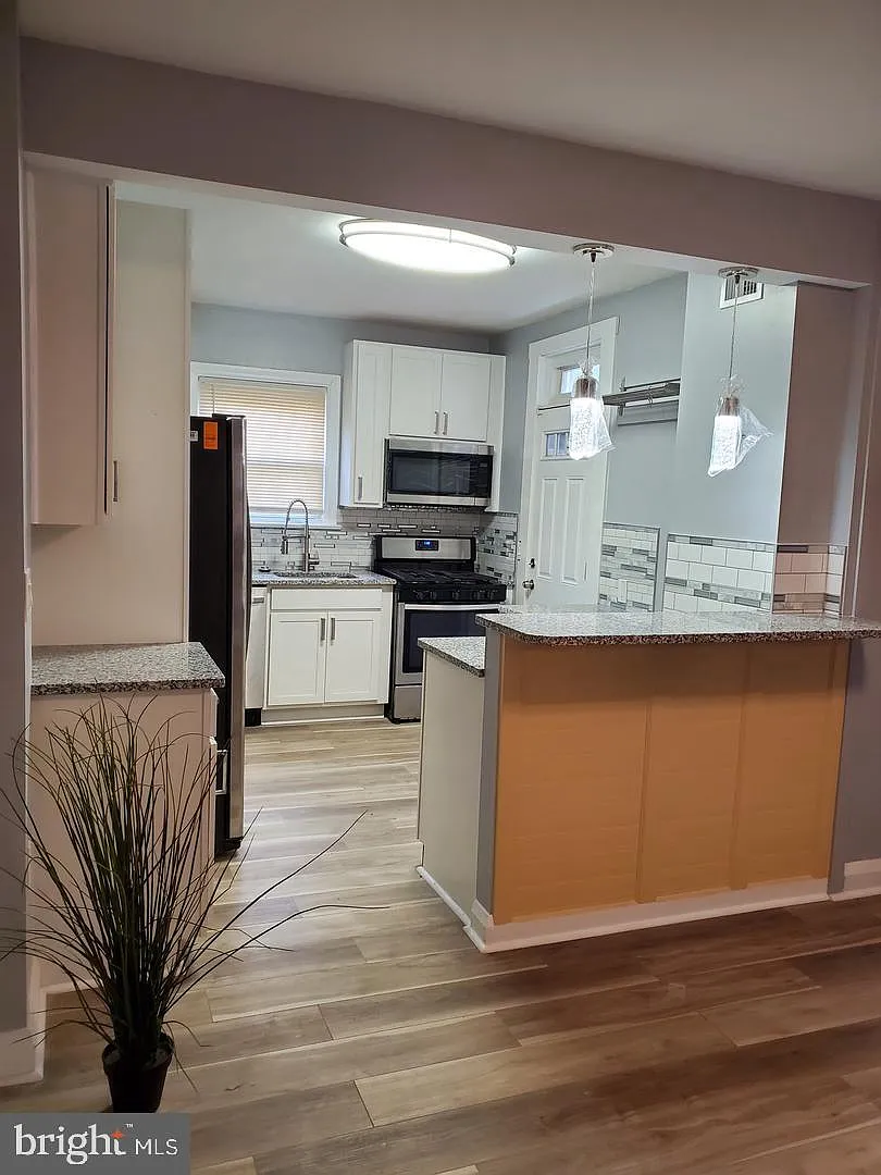 3 bed, 2.5 bath, 1224 sqft, $2,250 — Photo 3