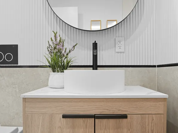 19 North Henry Street image 11 of 28