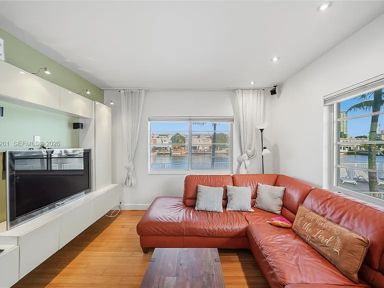 7207 Bay Dr #21 — Photo 8