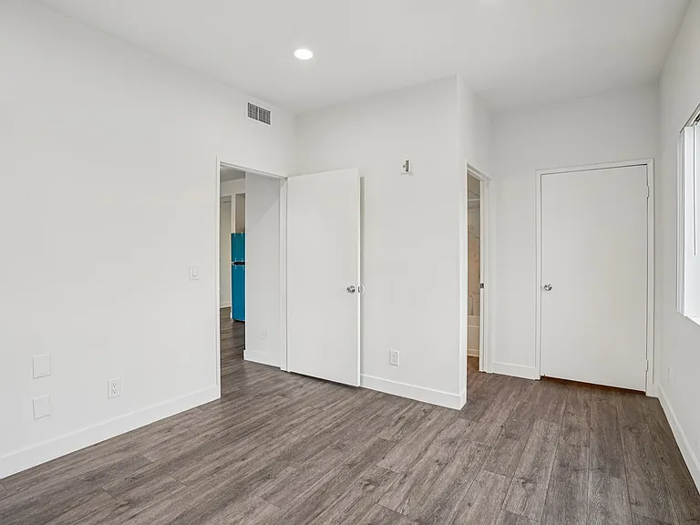 165 N Hoover St — Photo 5