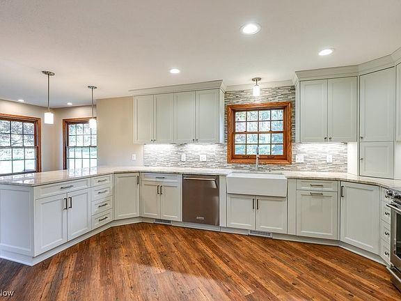 5th image of 388 Crawford Cir