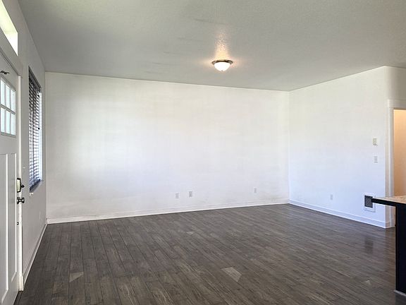 3rd image of 1006 Chenowuth St #A