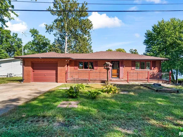 34 Apple Ln, Petersburg, IL 62675