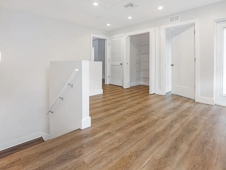2066 Roselawn St — Photo 10