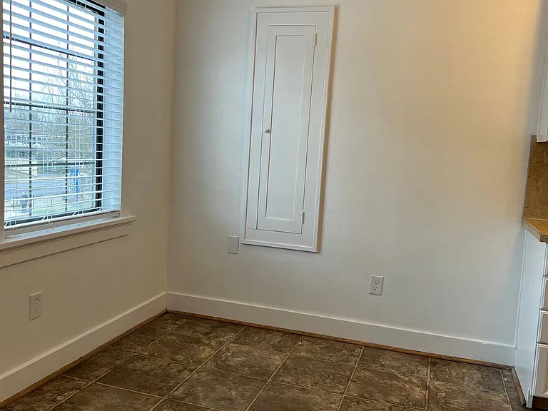 Fontana Court Apartments — Photo 15
