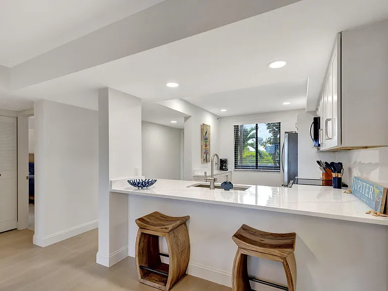 501 S Seas Dr #202 — Photo 6
