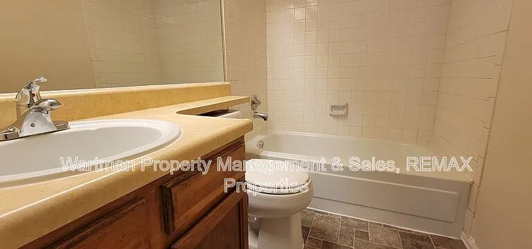 4560 Excalibur Ct — Photo 12