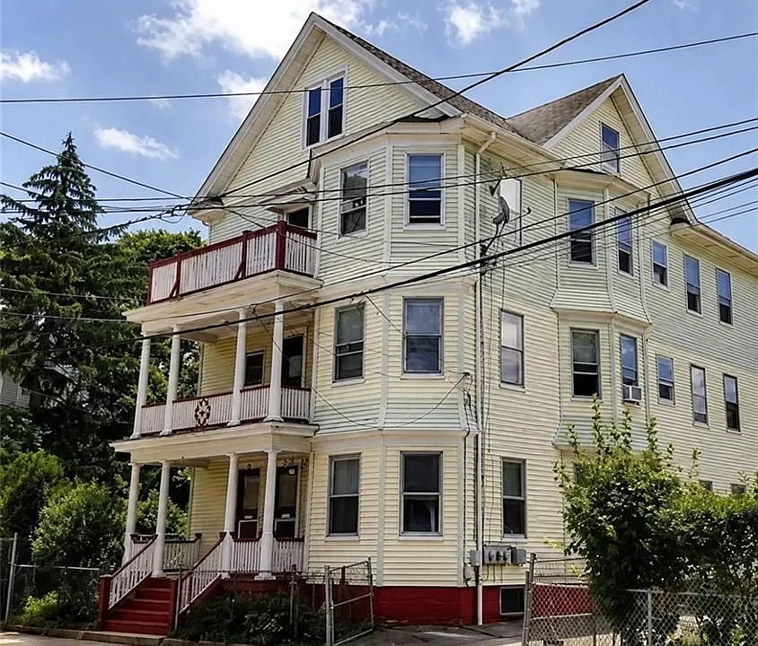 32 Reynolds Ave #1