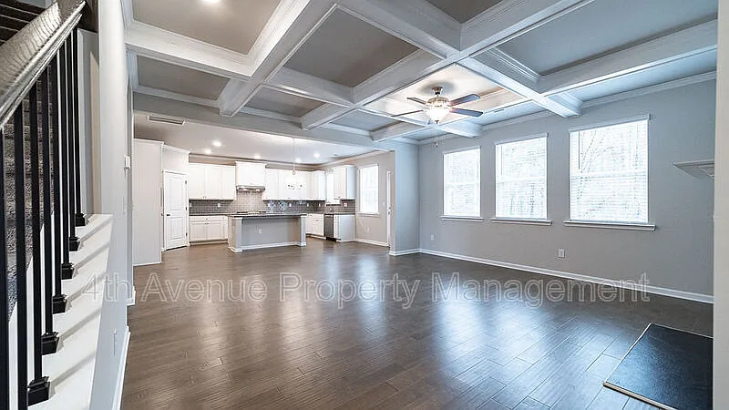 6 bed, 4.0 bath, 2967 sqft, $2,500 — Photo 3