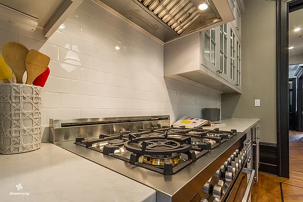 Rented by Dixon Advisory USA Inc. | media 34