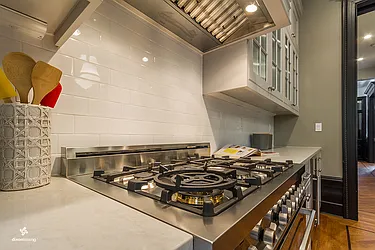 Rented by Dixon Advisory USA Inc.