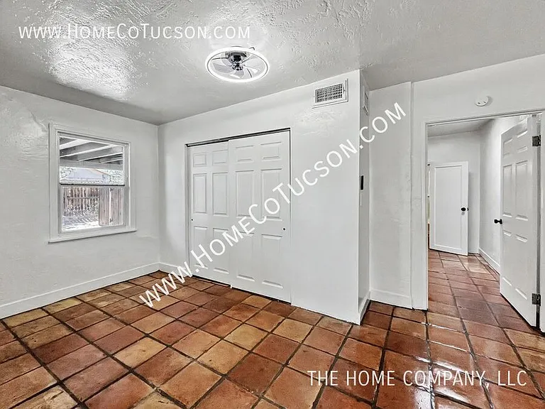 4566 E Seneca St — Photo 8