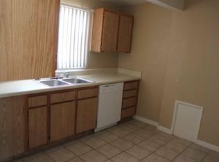 204 Sand Dune Ln, Ridgecrest, CA 93555