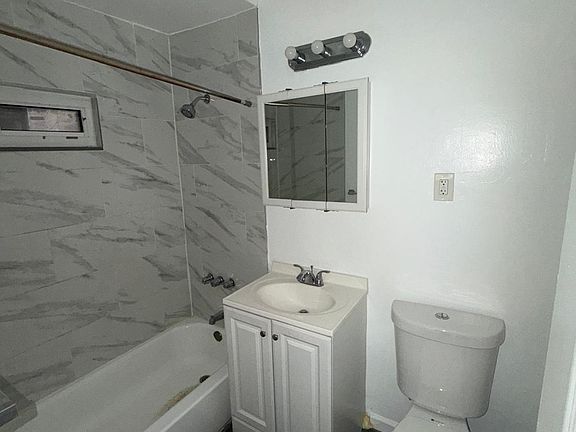 4th image of 574 Stuyvesant Ave #34