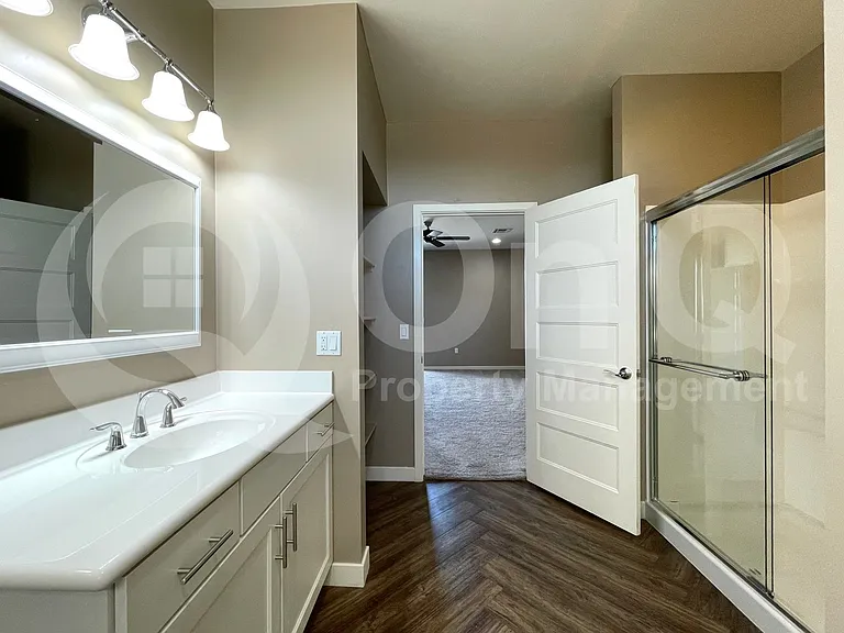 1264 E Curry Rd — Photo 23