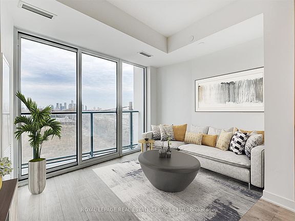 3rd image of 36 Zorra St #523