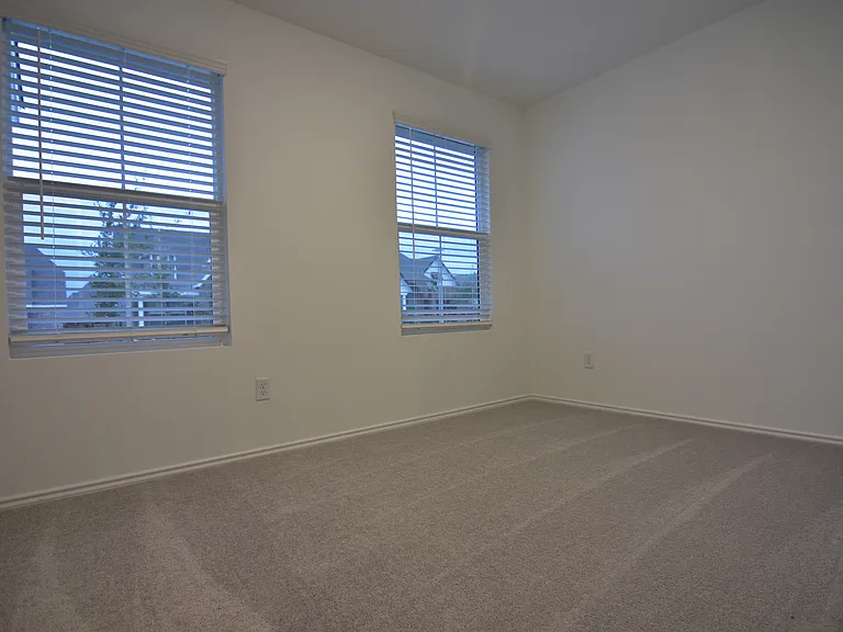 409 Keefer Ln — Photo 38