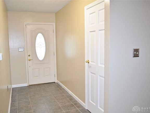 4th image of 211 N Smith St