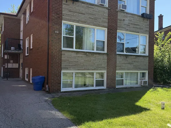 42 Burlington St #3, Toronto, ON M8V 2L2