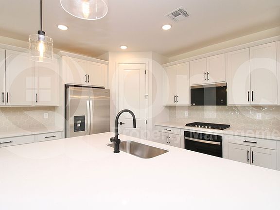 3rd image of 34505 Fortini Way