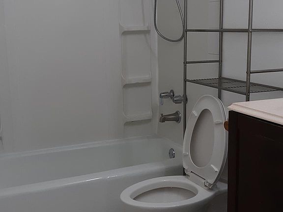5th image of 410 E Poos Dr #B